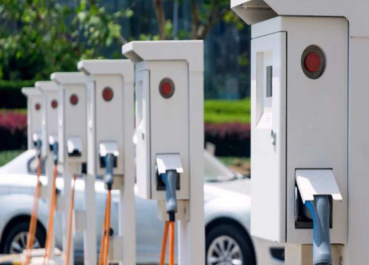 英國(guó)電動(dòng)汽車(chē)行業(yè)陷入困境，英媒：中國(guó)背鍋！